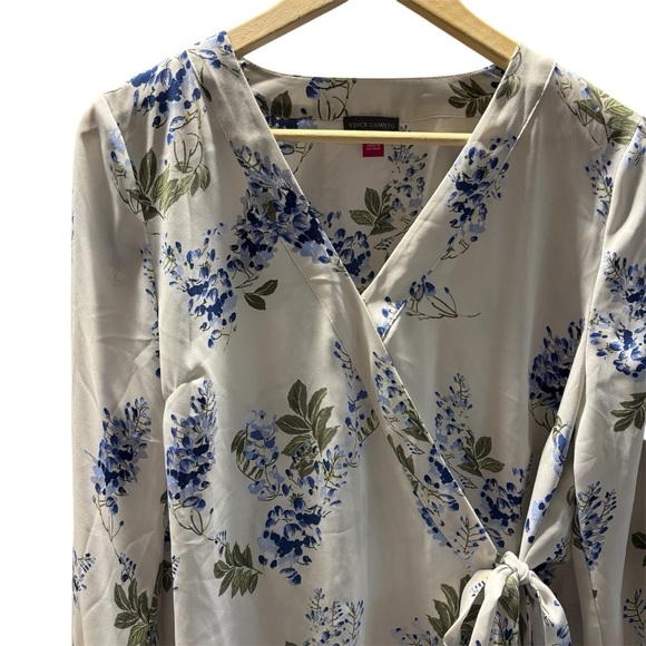 Vince Camuto Women’s Wrap Blouse Floral Print Size M - Picture 2 of 6